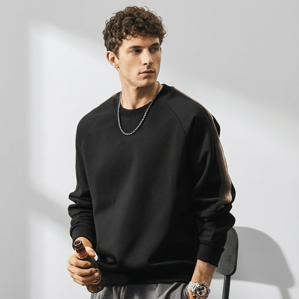 Raglan Sleeve Sweatshirt in Black