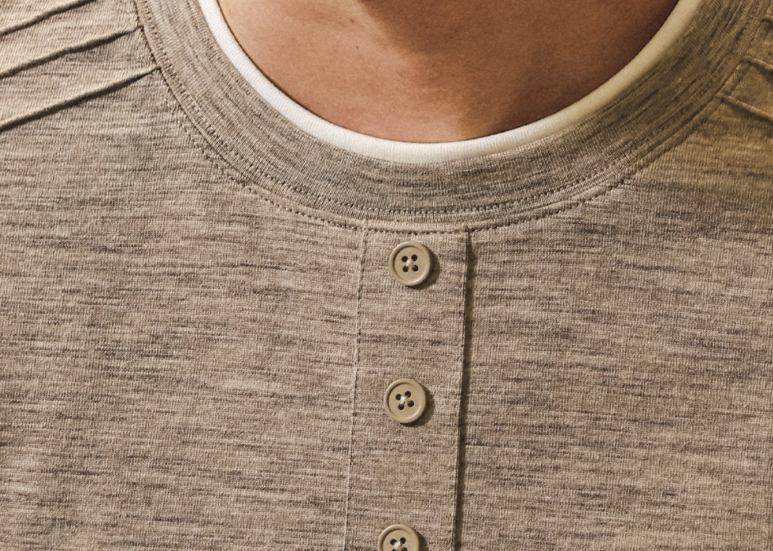Retro Henley Polo T-Shirt in Khaki